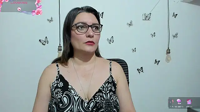 Amie Adams82  online show from 22, 9, 2025