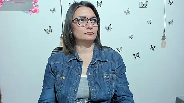 Amie Adams82  online show from 20, 10, 2025