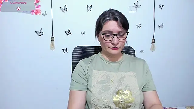 Amie Adams82  online show from 25, 4, 2026