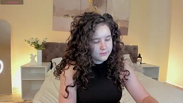 Snapshot of Ariella_Sol chatting on 6, 5, 2026 Ariella Sol online show from 6, 5, 2026