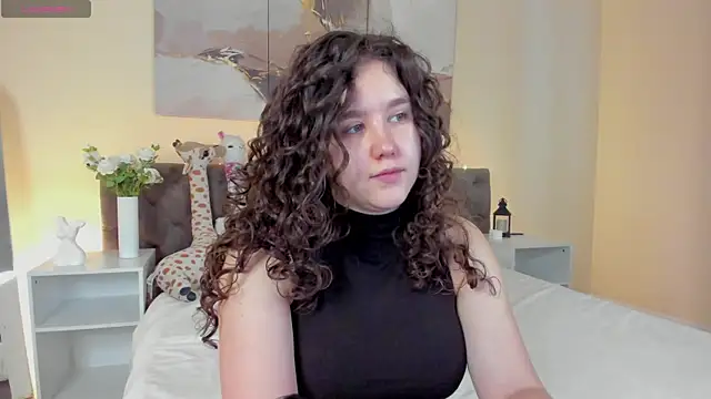 Snapshot of Ariella_Sol chatting on 13, 5, 2026 Ariella Sol online show from 13, 5, 2026