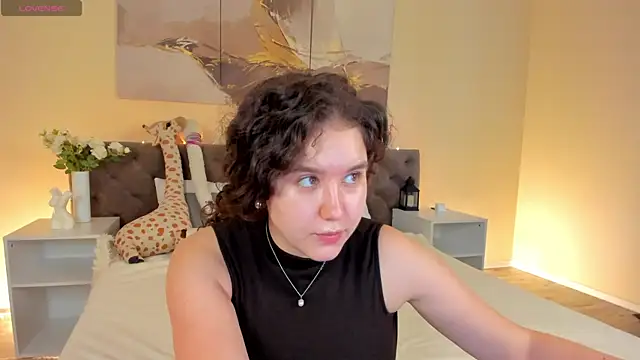 Snapshot of Ariella_Sol chatting on 5, 6, 2026 Ariella Sol online show from 5, 6, 2026