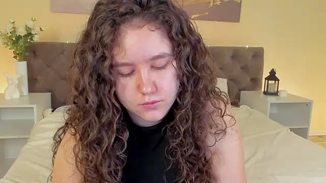 Snapshot of Ariella_Sol chatting on 18, 6, 2026 Ariella Sol online show from 18, 6, 2026