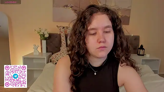 Snapshot of Ariella_Sol chatting on 25, 6, 2026 Ariella Sol online show from 25, 6, 2026