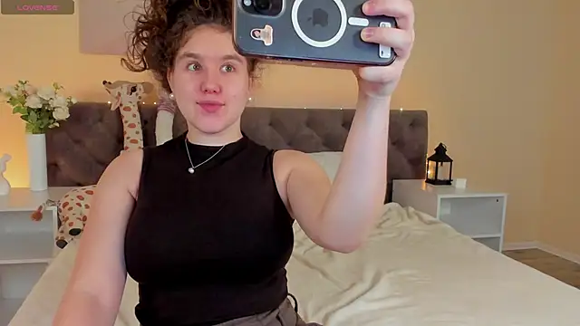 Snapshot of Ariella_Sol chatting on 2, 7, 2026 Ariella Sol online show from 2, 7, 2026