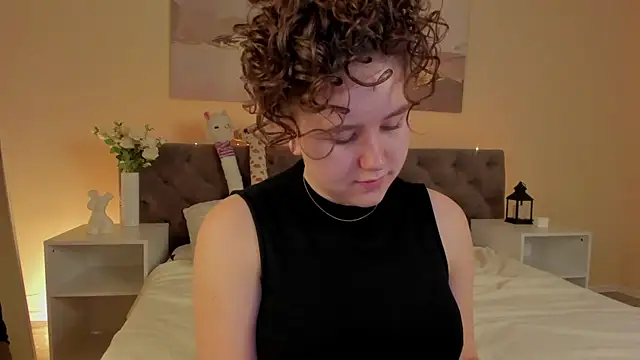 Snapshot of Ariella_Sol chatting on 6, 7, 2026 Ariella Sol online show from 6, 7, 2026
