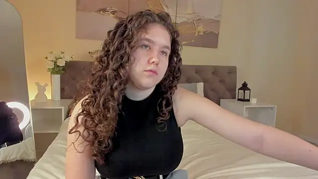 Snapshot of Ariella_Sol chatting on 8, 7, 2026 Ariella Sol online show from 8, 7, 2026