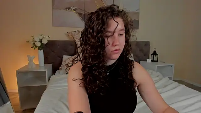 Snapshot of Ariella_Sol chatting on 3, 8, 2026 Ariella Sol online show from 3, 8, 2026