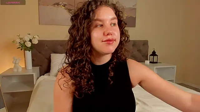 Snapshot of Ariella_Sol chatting on 5, 8, 2026 Ariella Sol online show from 5, 8, 2026