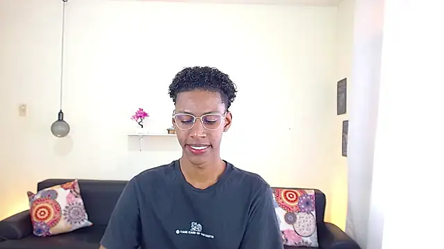 maiki18  online show from 3, 3, 2025