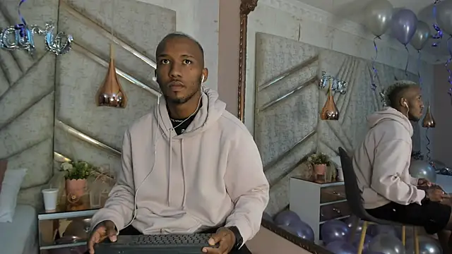 Snapshot of JamesParck chatting on 17, 2, 2025 JamesParck online show from 17, 2, 2025