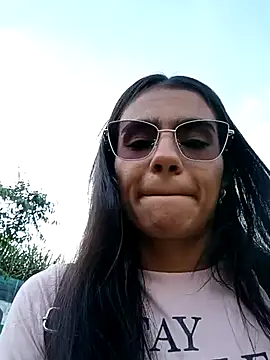 Leslly  online show from 22, 4, 2026