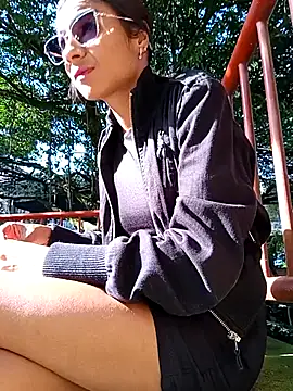 Leslly  online show from 23, 4, 2026