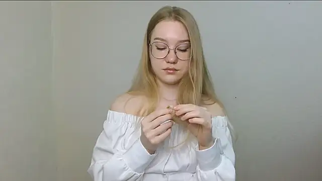 cindi hot online show from 23, 4, 2026