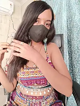 Snapshot of Parinaaz18 chatting on 18, 5, 2026 Parinaaz18 online show from 18, 5, 2026