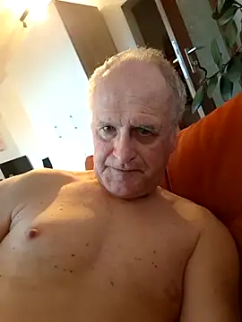 Milkasahne64 online show from 3, 10, 2025