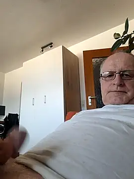 Snapshot of Milkasahne64 chatting on 2, 5, 2026 Milkasahne64 online show from 2, 5, 2026