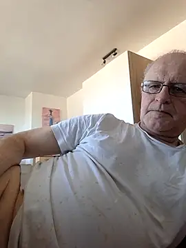 Snapshot of Milkasahne64 chatting on 9, 5, 2026 Milkasahne64 online show from 9, 5, 2026