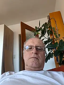 Snapshot of Milkasahne64 chatting on 27, 5, 2026 Milkasahne64 online show from 27, 5, 2026