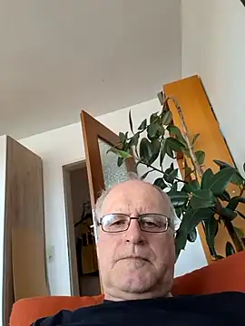 Snapshot of Milkasahne64 chatting on 4, 6, 2026 Milkasahne64 online show from 4, 6, 2026