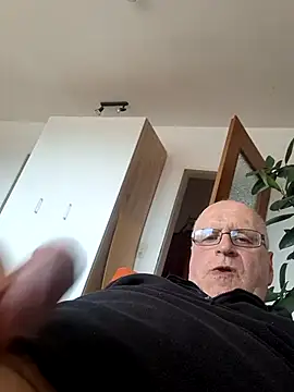 Snapshot of Milkasahne64 chatting on 15, 6, 2026 Milkasahne64 online show from 15, 6, 2026