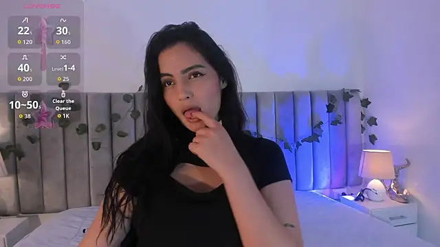 kareena basu online show from 25, 4, 2026