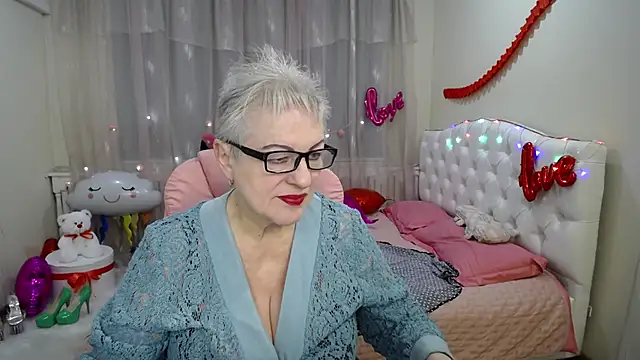 KayleSmoll online show from 18, 2, 2025