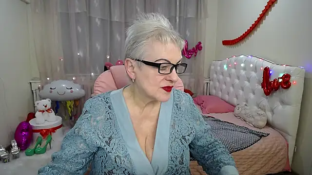 KayleSmoll online show from 20, 2, 2025