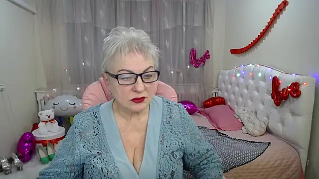 KayleSmoll online show from 5, 3, 2025