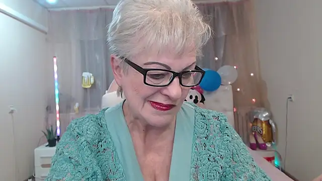 KayleSmoll online show from 4, 10, 2025