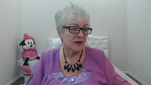 KayleSmoll online show from 28, 7, 2026