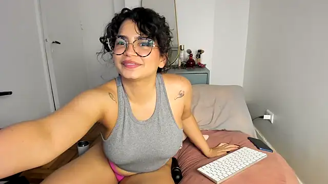 cinnamon rosa online show from 7, 2, 2025