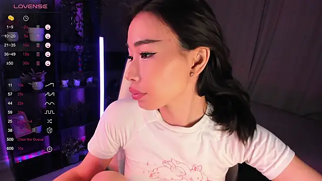 Snapshot of sensualily chatting on 5, 11, 2025 sensualily online show from 5, 11, 2025