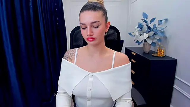 SelenaeMoore online show from 18, 11, 2025