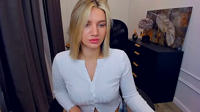 SelenaeMoore online show from 22, 4, 2026