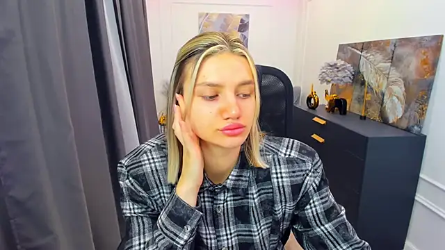 SelenaeMoore online show from 25, 4, 2026