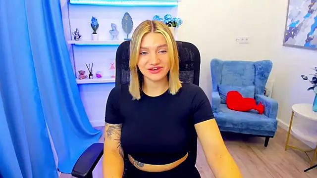 Snapshot of SelenaeMoore chatting on 2, 5, 2026 SelenaeMoore online show from 2, 5, 2026