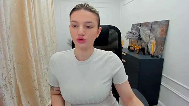 Snapshot of SelenaeMoore chatting on 30, 5, 2026 SelenaeMoore online show from 30, 5, 2026