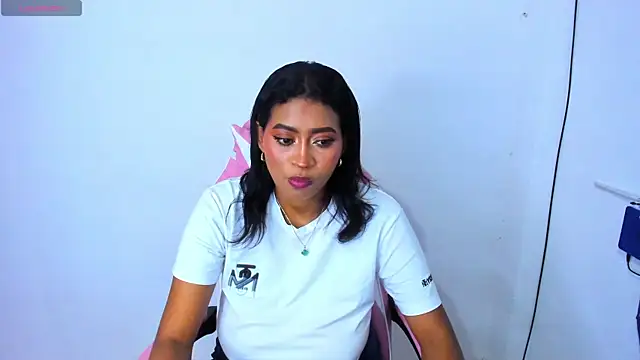 LAYLATAYLOR  online show from 27, 2, 2025