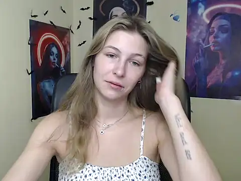 Snapshot of StrangerGi chatting on 2, 7, 2026 StrangerGi online show from 2, 7, 2026