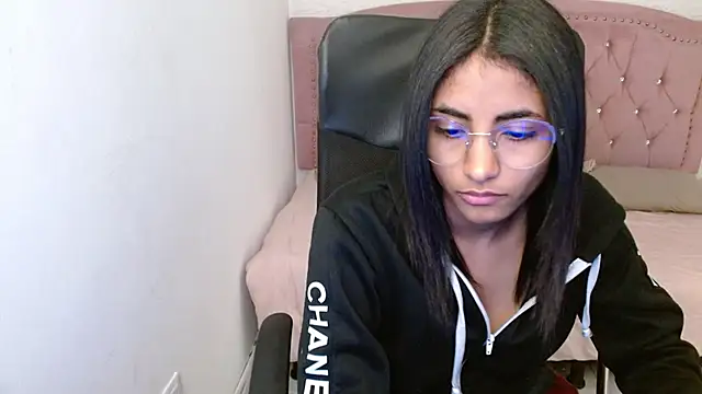 Snapshot of shaneelle chatting on 14, 2, 2025 shaneelle online show from 14, 2, 2025