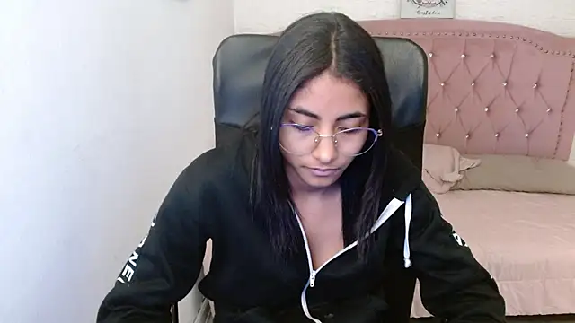 Snapshot of shaneelle chatting on 14, 2, 2025 shaneelle online show from 14, 2, 2025