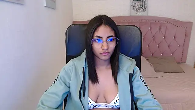 Snapshot of shaneelle chatting on 18, 2, 2025 shaneelle online show from 18, 2, 2025