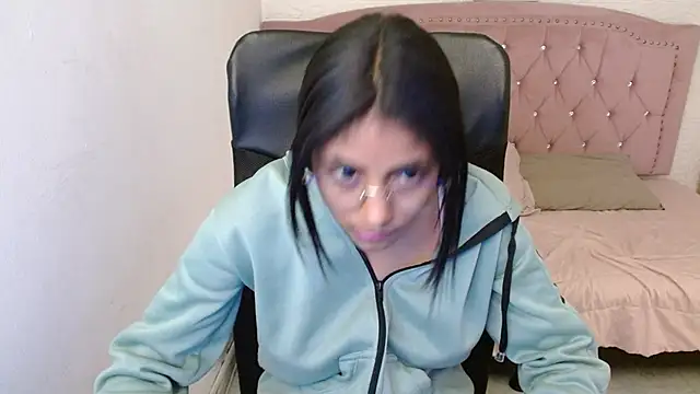 Snapshot of shaneelle chatting on 18, 2, 2025 shaneelle online show from 18, 2, 2025