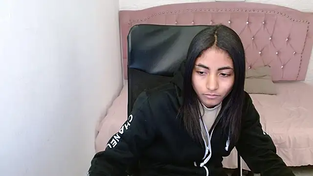 Snapshot of shaneelle chatting on 20, 2, 2025 shaneelle online show from 20, 2, 2025