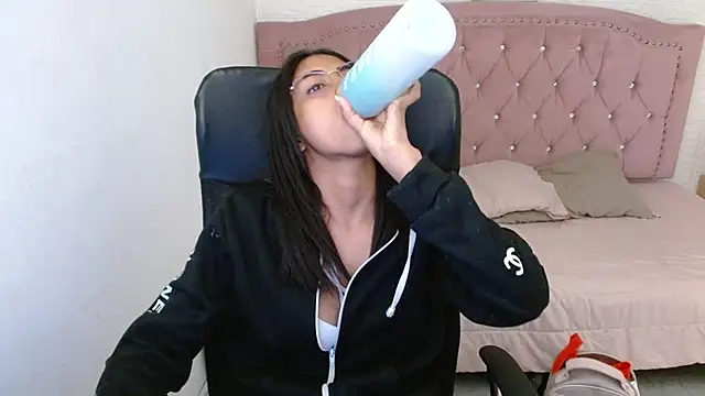 Snapshot of shaneelle chatting on 20, 2, 2025 shaneelle online show from 20, 2, 2025