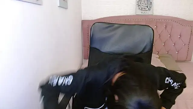 Snapshot of shaneelle chatting on 22, 2, 2025 shaneelle online show from 22, 2, 2025