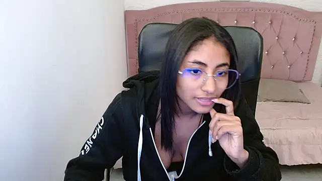 Snapshot of shaneelle chatting on 28, 2, 2025 shaneelle online show from 28, 2, 2025