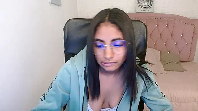 Snapshot of shaneelle chatting on 11, 3, 2025 shaneelle online show from 11, 3, 2025