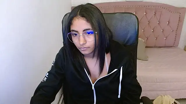 Snapshot of shaneelle chatting on 12, 3, 2025 shaneelle online show from 12, 3, 2025